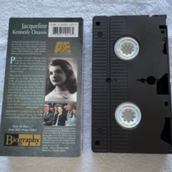 A&E Biography (VHS): Jacqueline Kennedy Onassis - Picture 2 of 4